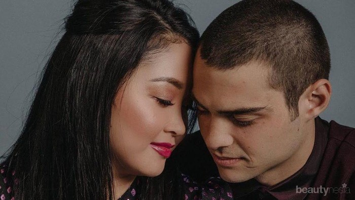 10 Potret Lana Condor dan Noah, Couple yang Menggemaskan di Film To All The Boys 2