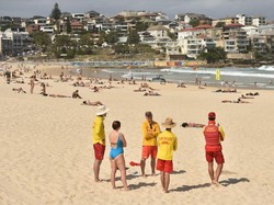 Ramai Didatangi Orang Saat Pandemi Corona, Pantai Bondi di Sydney Ditutup