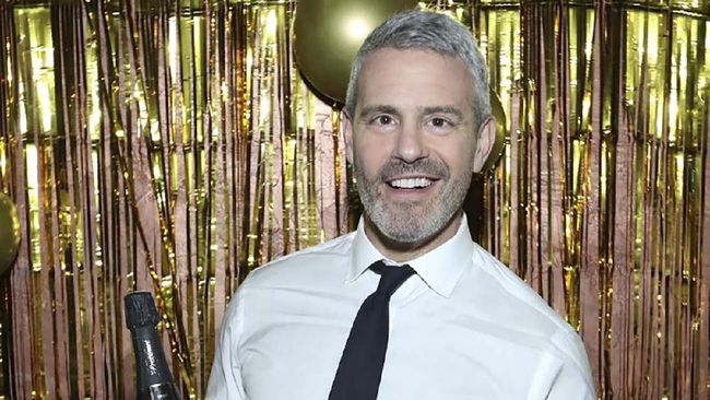 Presenter Andy Cohen telah pulih dari Covid-19 dan membagikan pengalamannya melawan penyakit yang sedang mewabah itu.