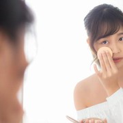 Hati-hati Penampilan Rusak, Ini Kesalahan Pakai Bedak Padat