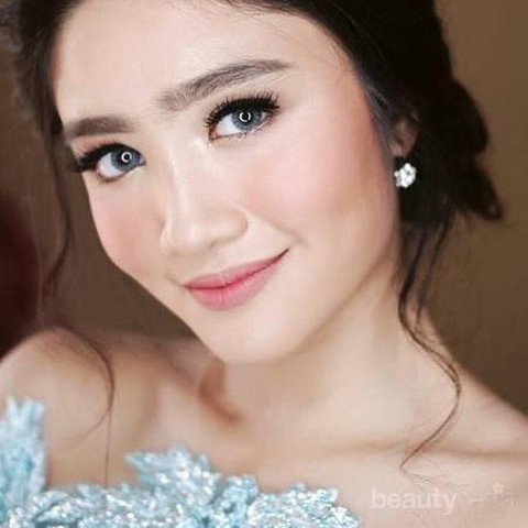 Biar Makeup Wisuda Awet Seharian, Ini Tips Makeup yang Perlu Kamu Lakukan!