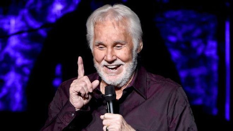 Penyanyi legendaris Kenny Rogers meninggal dunia. Proses pemakaman dan penghormatan terakhir diadakan secara tertutup karena pandemi virus Corona.]