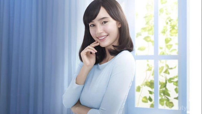 Tampil Glowing Alami, Wajib Simak Ini Rahasia Kulit Lembap Bebas Minyak!