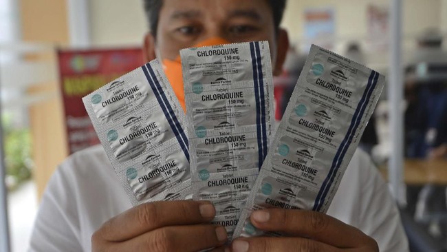 Pemerintah memberi waktu kepada para penjual untuk mengembalikan harga seperti semula sebelum gudangnya dirazia dan dikenakan sanksi.