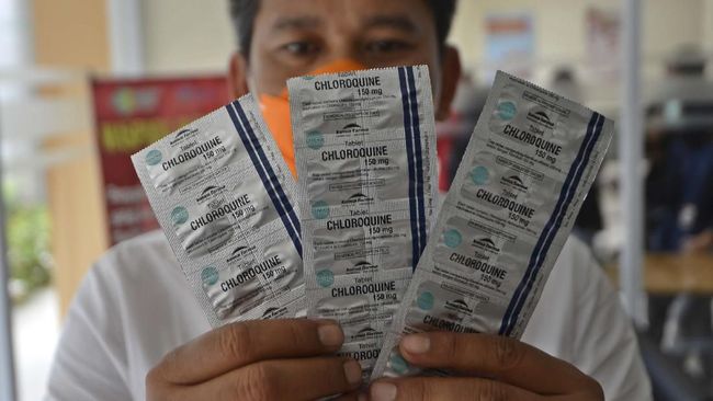 Ikatan Apoteker Indonesia menyebut lonjakan harga obat yang terjadi di tengah lonjakan covid belakangan ini terjadi karena rendahnya ketegasan pemerintah.