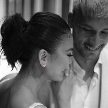 Go Public, Agnez Mo Pamer Kemesraan dengan Raphael Maitimo