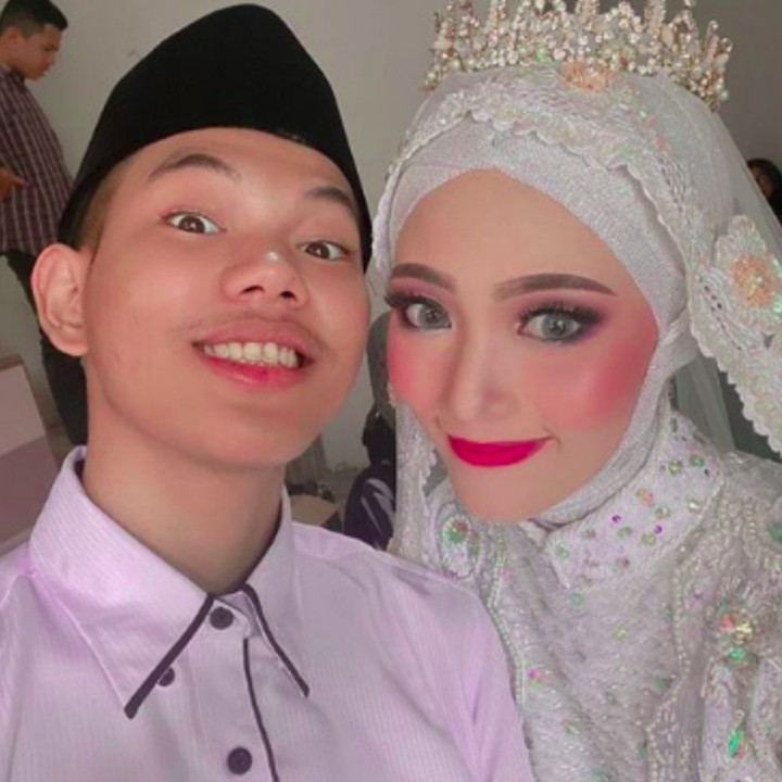 <p>Netizen pun menganggap Tegar Septian begitu beruntung karena istrinya itu disebut cantik dan tidak sombong. Kita doakan semoga pernikahannya selalu langgeng ya. (Foto: Instagram @sarahsheilka)</p>