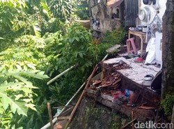 Brak, Dapur Warga Kota Sukabumi Ini Terseret Longsor