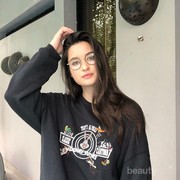 6 Potret Stephanie Poetri Pakai Makeup Natural