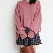 Bisa Bikin Kamu Terlihat Gemas, Cobain Style Sweater Kedodoran ala Korea