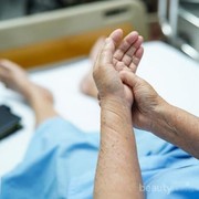 Kenali Tanda-tanda Penyakit Parkinson Sebelum Terlambat!