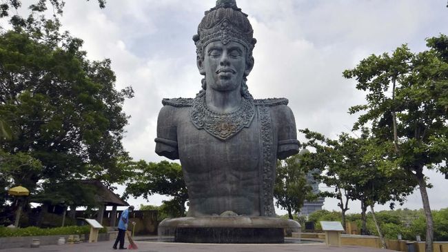 Durasi karantina wisman yang hendak ke Bali dan Kepri dipangkas menjadi lima hari, dengan syarat negatif virus Corona dan telah vaksin penuh.