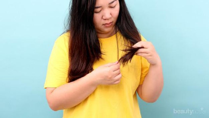 Sering Enggak Diperhatikan, Kebiasaan Ini Bisa Buat Rambut Rusak, Lho!