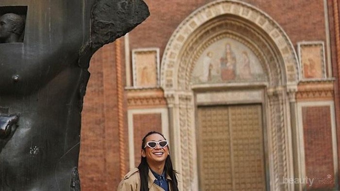 Mau Tampil Kece dengan Long Outer? Contek Inspirasinya dari Influencer Jovi Adhiguna