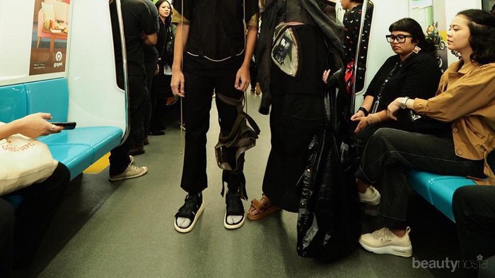 Gandeng 3 Desainer Muda, Fashion Rocks 2020 Jadi Fashion Show Pertama di MRT Jakarta