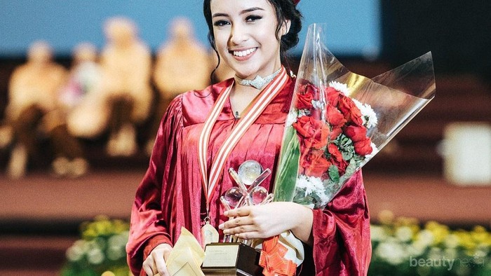 Beranjak Dewasa, Ini 10 Potret Kaneishia Lathifa Zahra Anak Dede Yusuf yang Memesona