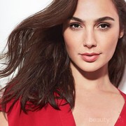 Cantik dan Tetap Bugar di Usia ke- 34, Rahasia Kecantikan Gal Gadot Cuma Minum Air Putih?