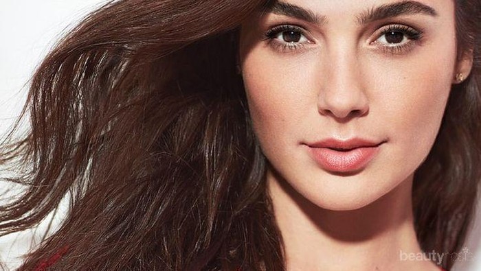 Cantik dan Tetap Bugar di Usia ke- 34, Rahasia Kecantikan Gal Gadot Cuma Minum Air Putih?