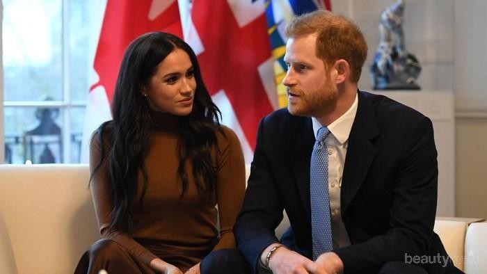 Mundur dari Kerajaan Inggris, Meghan Markle Pakai Sepatu Boot Seharga Rp2 Juta