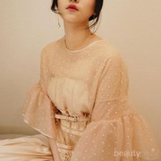 Dari Tomboy Hingga Classy, Yuk Intip Fashion Memesona ala Isyana Sarasvati!