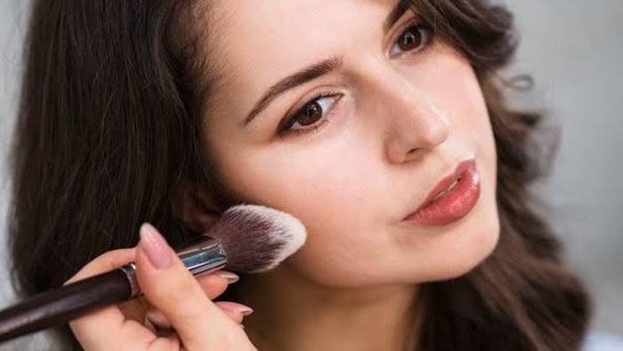 Bedak Tabur Lokal yang Bikin Makeup Awet dan Flawless Bedak Tabur Lokal yang Bikin Makeup Awet dan Flawless