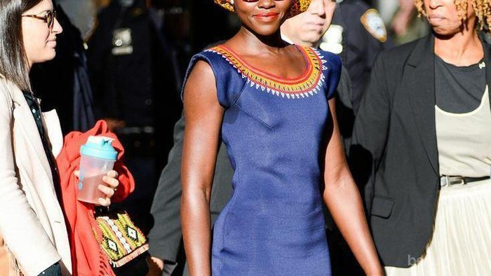 Punya Kulit Eksotis? Tampil Stand Out ala Lupita Nyong'o Yuk!