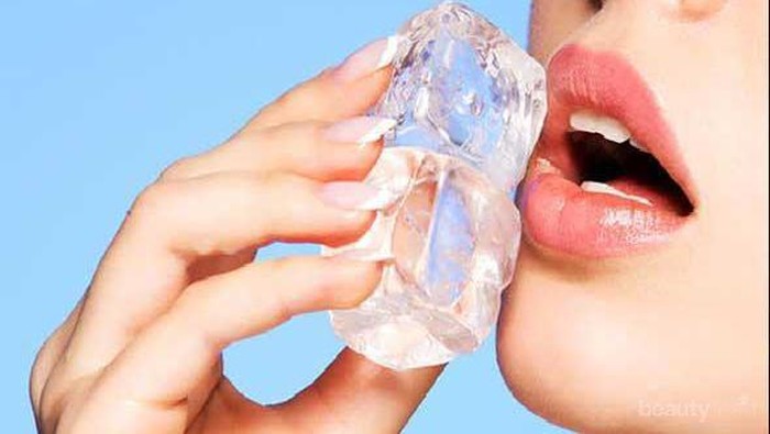 Suka Kunyah Es Batu? Ini 5 Dampak Buruk yang Mengintaimu!