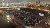 FOTO: Berkah Corona untuk Bioskop Drive-In Korea Selatan Bioskop kendara alias drive-in cinema menuai untung kebanjiran penonton usai bioskop konvensional tutup karena wabah Covid-19.