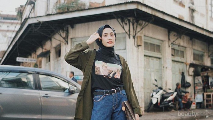 T-shirt, Blazer, Hingga Coat, Intip Padu Padan Boyfriend Jeans ala Influencer