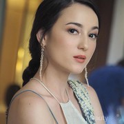 Kumpulan Potret Julie Estelle, Cantiknya Enggak Pudar di Usia Kepala Tiga