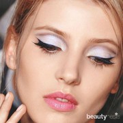 Inspirasi Eye Makeup Pakai Eyeshadow Putih, Yuk Tampil Beda!