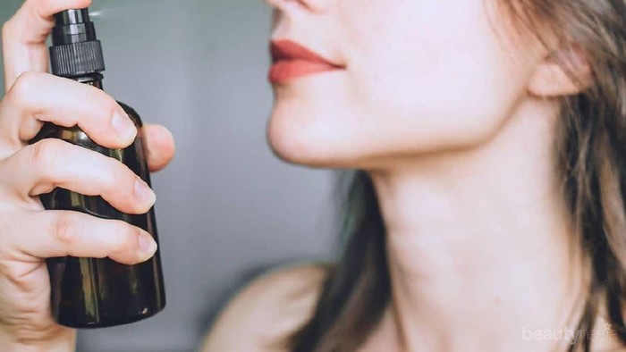 Agar Makeup Longlasting, Yuk Coba 5 Rekomendasi Setting Spray Ini!