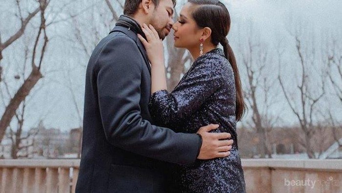 Mengintip Outfit Nagita Slavina & Raffi Ahmad Saat Pemotretan di Paris, Berapa Harganya?
