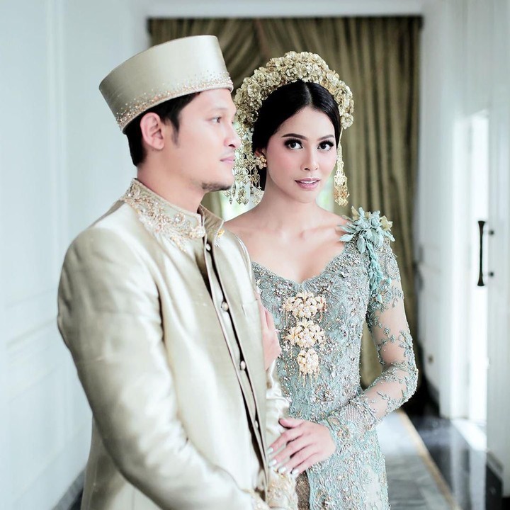 <p>Pernikahan Syamsir dan Bunga Jelitha dilangsungkan di Cinere, Depok, Jawa Barat, Bunda. (Foto: Instagram @mozawahyu)</p>