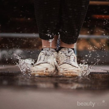 img-title Sepatu Basah Kehujanan? Ini Cara Cepat Mengatasinya