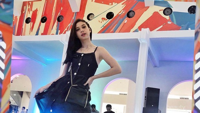 Suka Tampil Cantik tapi Ogah Ribet? Duplikasi Gaya Yuki Kato yang Simple Ini Aja!