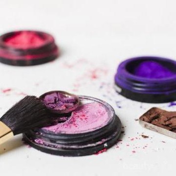 img-title Dibuang Sayang, Ini Tips Perbaiki Lipstik Patah dan Makeup Pecah Biar Bisa Tetap Dipakai