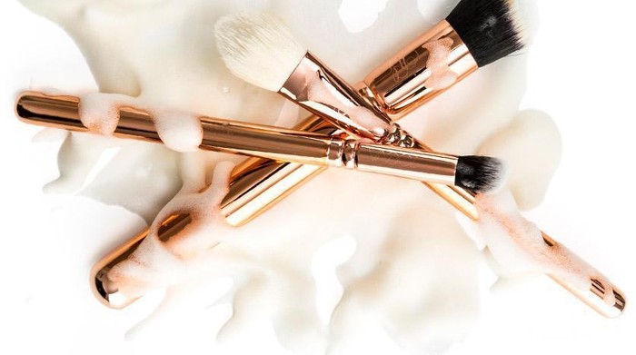 5 Jenis Pembersih Alat Makeup yang Harus Dimiliki Para Makeup Enthusiast