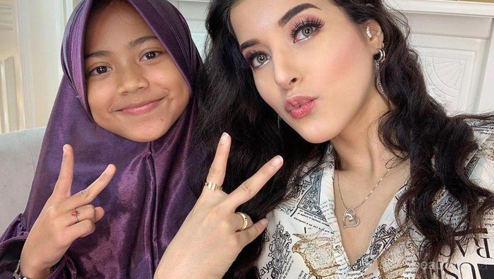 MUA Cilik Lovely Rias Wajah Tasya Farasya, Hasilnya Bikin Takjub!