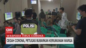 VIDEO: Cegah Corona, Petugas Bubarkan Kerumunan Warga