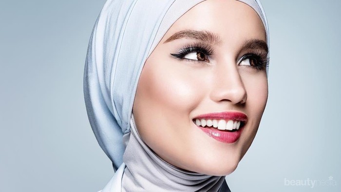 5 Potret Cinta Laura dalam Balutan Hijab, Cantiknya Bikin Pangling!