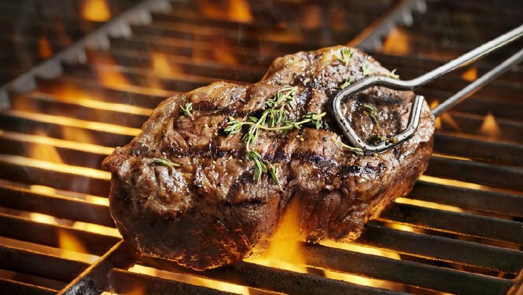 Saat dimasak terlalu matang, maka daging akan terasa kering dan keras. Tapi, Bunda bisa membuatnya menjadi empuk lagi. Coba yuk tips berikut ini.