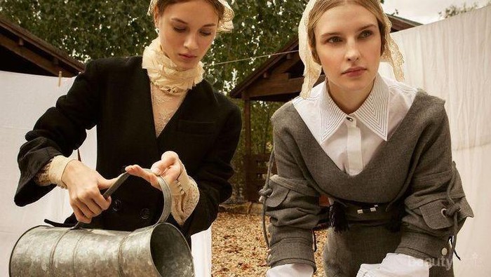 Bersihkan Baju Favorit yang Terendam Banjir dengan Cara Ini!