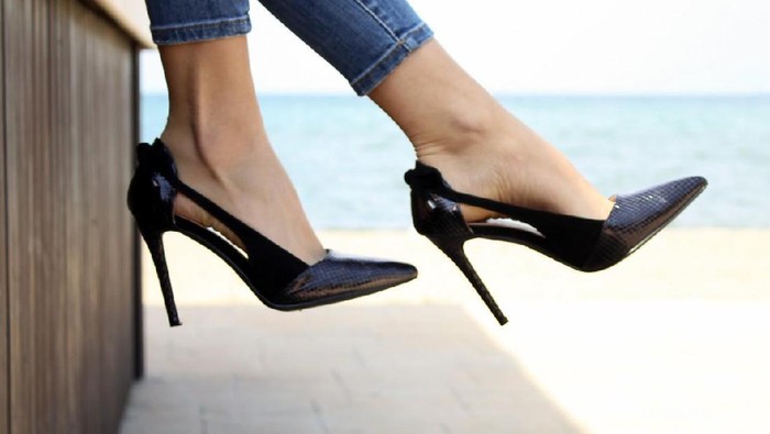 Tips Mengakali Sepatu yang Kebesaran Agar Tetap Nyaman Dipakai Tips Mengakali Sepatu yang Kebesaran Agar Tetap Nyaman Dipakai