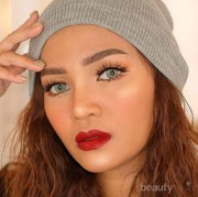 5 Lipstik Warna Merah untuk Kulit Sawo Matang, Bikin Wajah Lebih Cerah