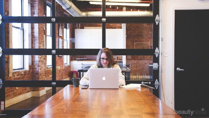 5 Tanda Ini Jadi Sinyal Teman Kantor Sebenarnya Tak Suka Kamu