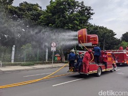 Video MH Thamrin Hingga Sudirman Disemprot Disinfektan