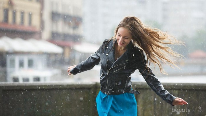 Pakai Sunscreen di Musim Hujan, Memangnya Perlu?