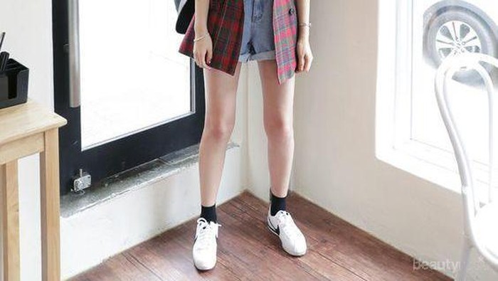 Inspirasi Street Style Menggunakan Kaus Kaki yang Stylish
