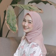 Bosan Pakai Tunik Begitu Aja? Cobain Deretan Ide Mix and Match Ini Kuy!